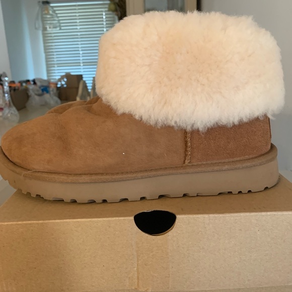 ugg - Picture 3 of 6